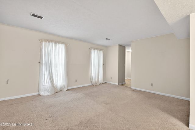 1205 Glenwood Dr, Radcliff, KY 40160