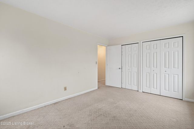 1205 Glenwood Dr, Radcliff, KY 40160