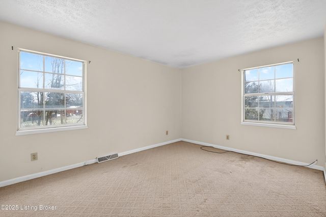 1205 Glenwood Dr, Radcliff, KY 40160