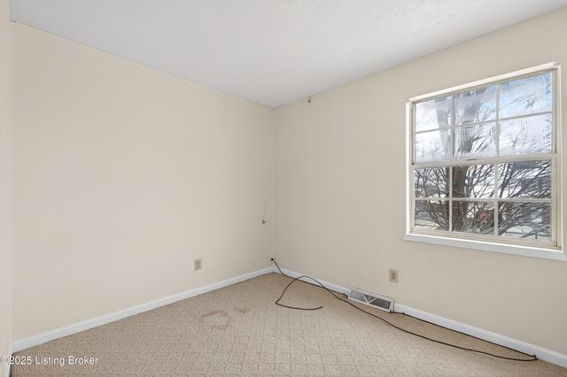 1205 Glenwood Dr, Radcliff, KY 40160