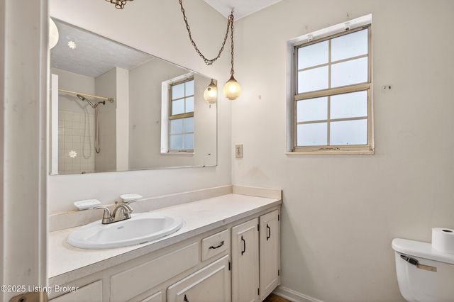 1205 Glenwood Dr, Radcliff, KY 40160