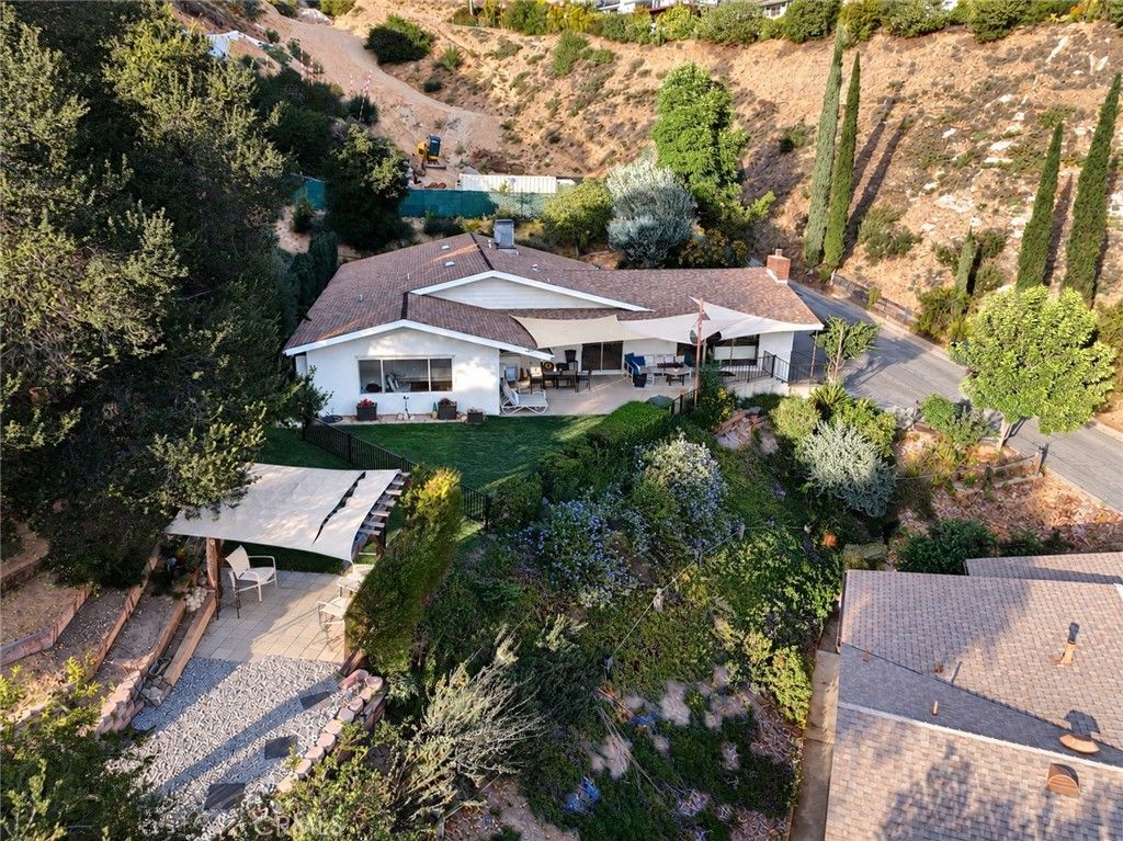 1656 Hazbeth Lane, Glendale, CA 91202 — exterior