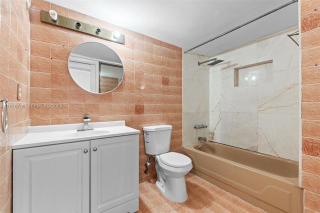 2262 NW 4th St, Miami, FL 33125