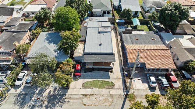 2262 NW 4th St, Miami, FL 33125