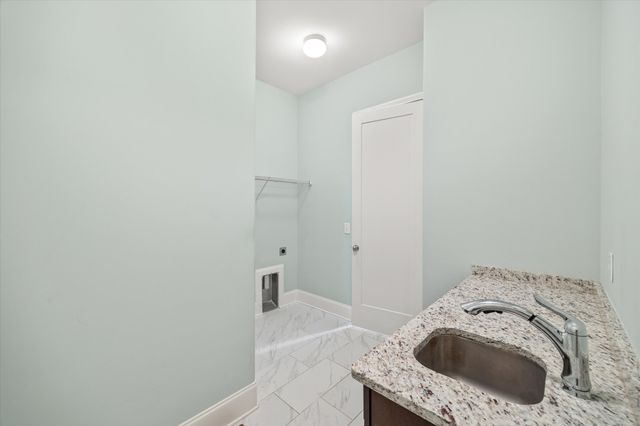 1548 Drakes Creek Rd, Hendersonville, TN 37075