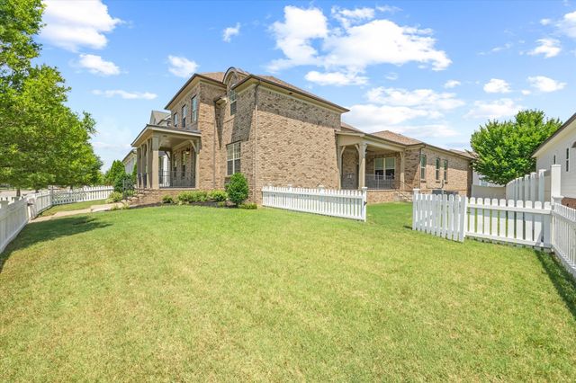 1548 Drakes Creek Rd, Hendersonville, TN 37075