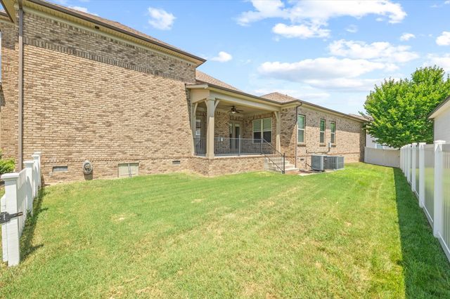 1548 Drakes Creek Rd, Hendersonville, TN 37075