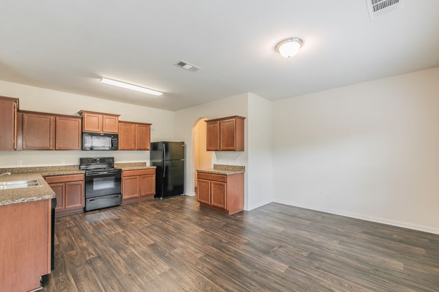 725 Oak Creek Drive, Hutchins, TX 75141