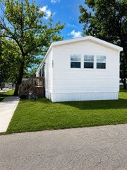4647 Red Apple Court Court 91, Walker, MI 49534