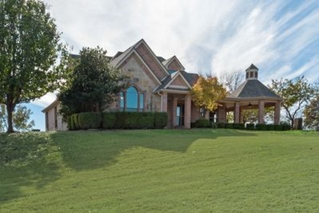 301 Silver Canyon Drive, Fort Worth, TX 76108