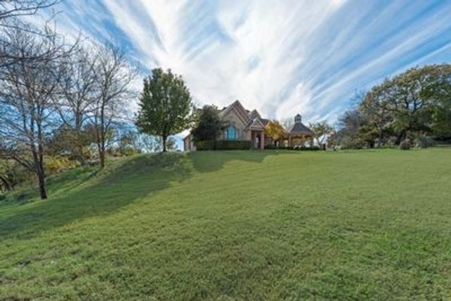 301 Silver Canyon Drive, Fort Worth, TX 76108