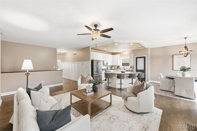 3456 Harbor Crossing Drive, St Charles, MO 63301