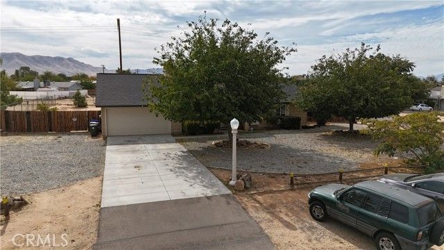 21101 Sitkan Rd, Apple Valley, CA 92308