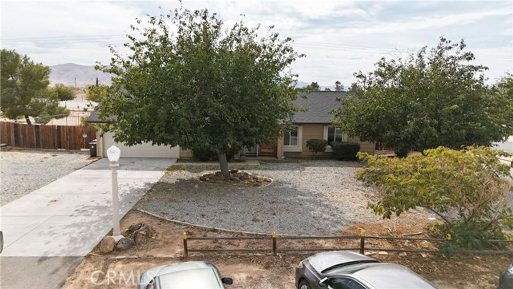 21101 Sitkan Rd, Apple Valley, CA 92308