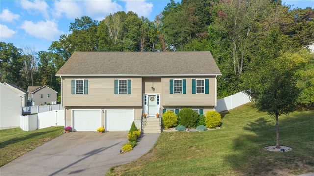 16 Liane Drive, Woonsocket, RI 02895