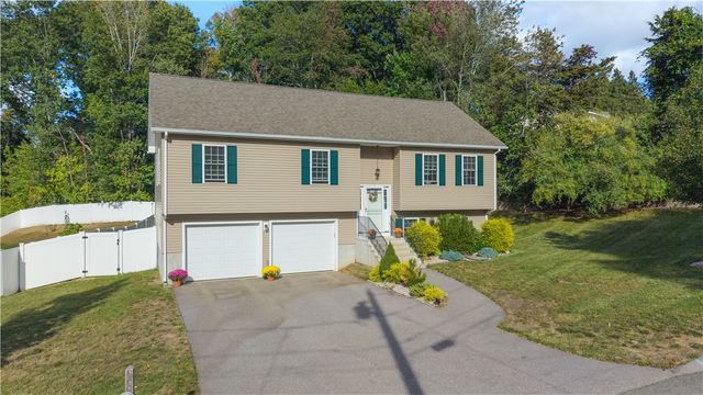 16 Liane Drive, Woonsocket, RI 02895