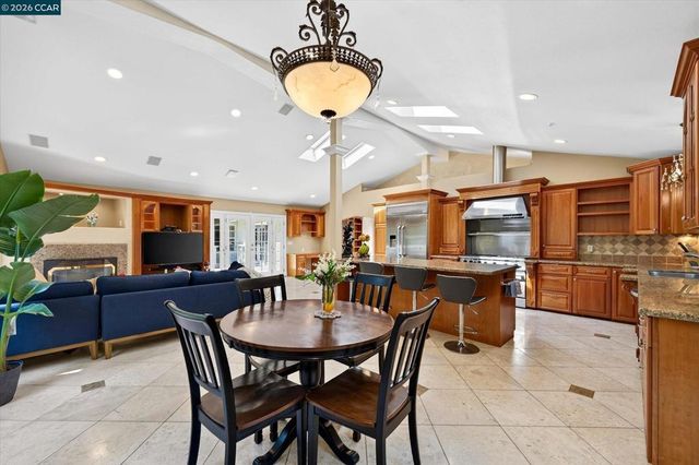 891 Livorna Rd, Alamo, CA 94507