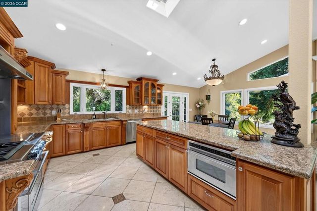 891 Livorna Rd, Alamo, CA 94507