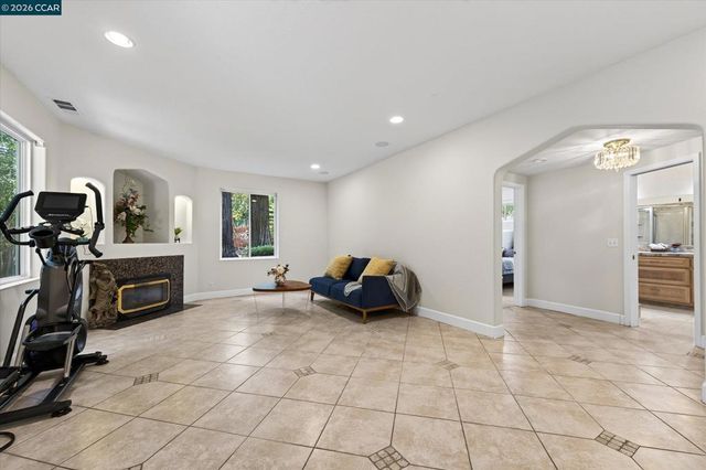 891 Livorna Rd, Alamo, CA 94507