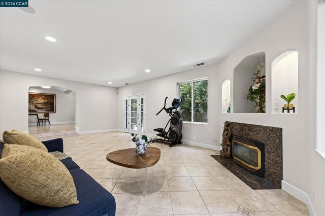 891 Livorna Rd, Alamo, CA 94507