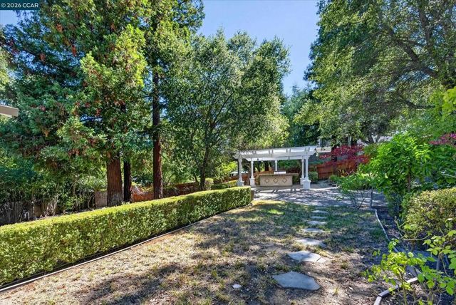 891 Livorna Rd, Alamo, CA 94507