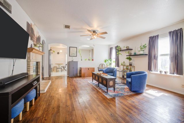 202 McCarthur DR, Leander, TX 78641