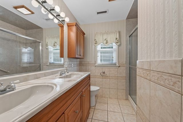 240 W Main Street, West Brookfield, MA 01585