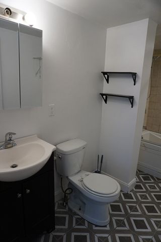 27 Shaw St, Lowell, MA 01851