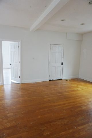 27 Shaw St, Lowell, MA 01851