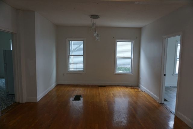 27 Shaw St, Lowell, MA 01851