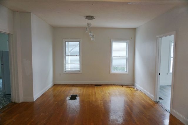 27 Shaw St, Lowell, MA 01851