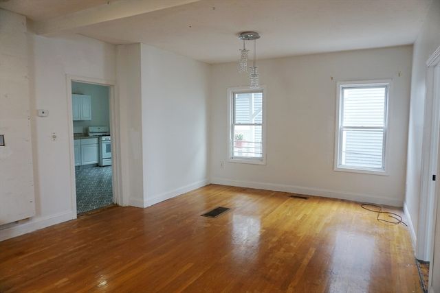27 Shaw St, Lowell, MA 01851