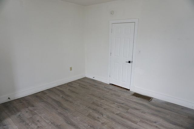 27 Shaw St, Lowell, MA 01851