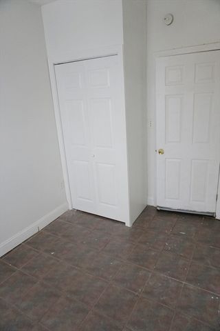 27 Shaw St, Lowell, MA 01851