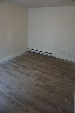 27 Shaw St, Lowell, MA 01851
