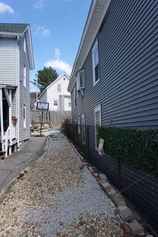27 Shaw St, Lowell, MA 01851