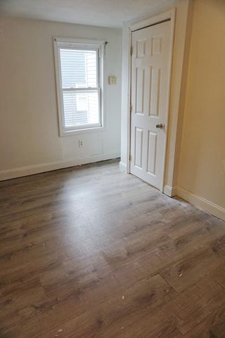 27 Shaw St, Lowell, MA 01851