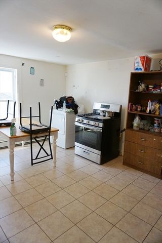 27 Shaw St, Lowell, MA 01851