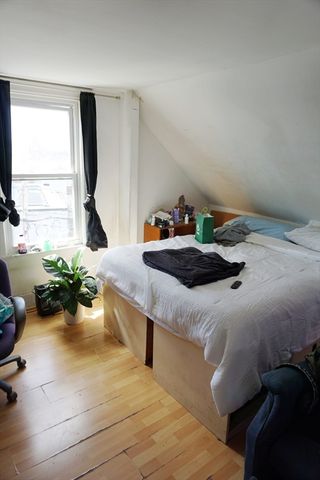 27 Shaw St, Lowell, MA 01851