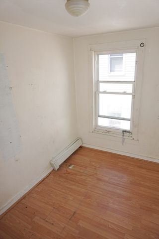 27 Shaw St, Lowell, MA 01851