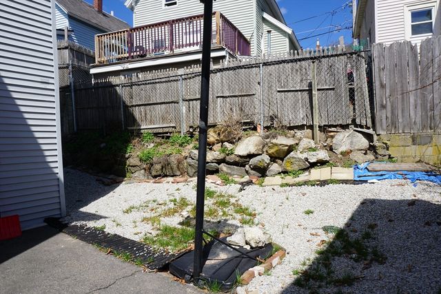 27 Shaw St, Lowell, MA 01851