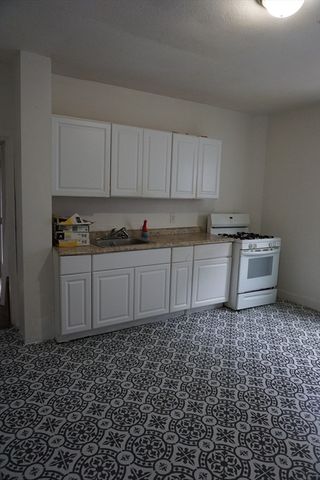 27 Shaw St, Lowell, MA 01851