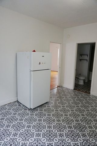 27 Shaw St, Lowell, MA 01851