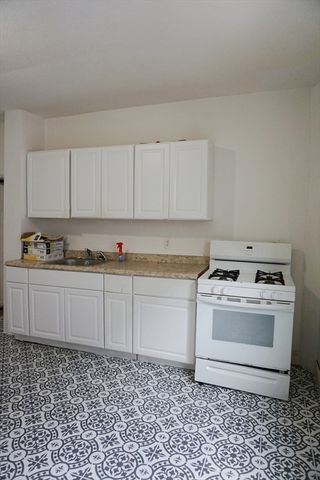 27 Shaw St, Lowell, MA 01851