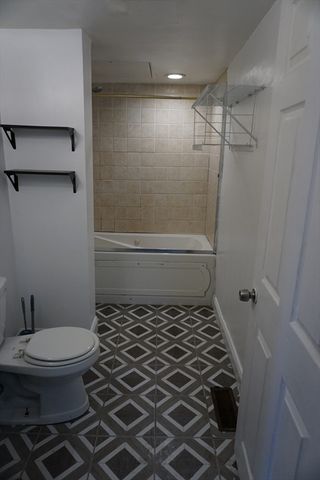 27 Shaw St, Lowell, MA 01851