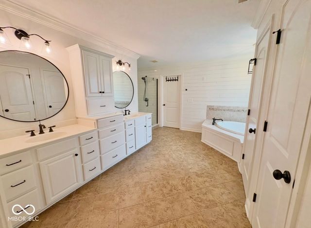 16556 Brookhollow Drive, Westfield, IN 46062