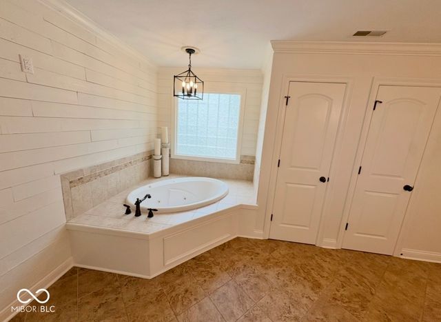 16556 Brookhollow Drive, Westfield, IN 46062