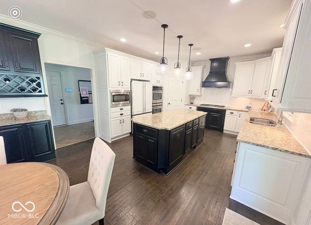 16556 Brookhollow Drive, Westfield, IN 46062