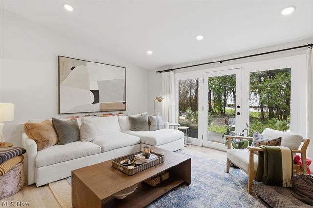 23250 Fairmount Boulevard, Shaker Heights, OH 44122