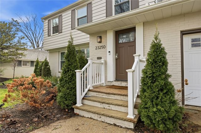 23250 Fairmount Boulevard, Shaker Heights, OH 44122